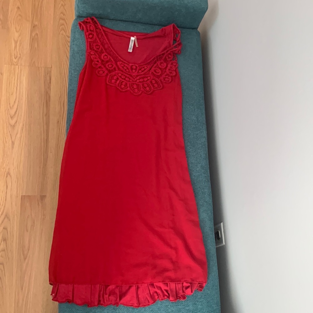 Dress. Sleeveless. Red. Size M. Like new.